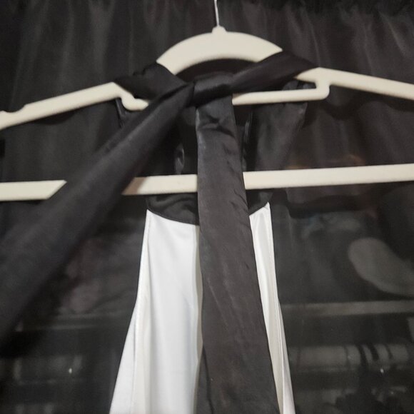 Meshki paulette satin maxi dress with bow - Picture 5 of 8